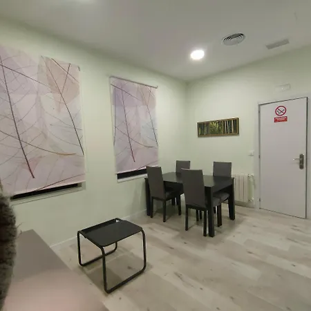 Megaleon Apartament *